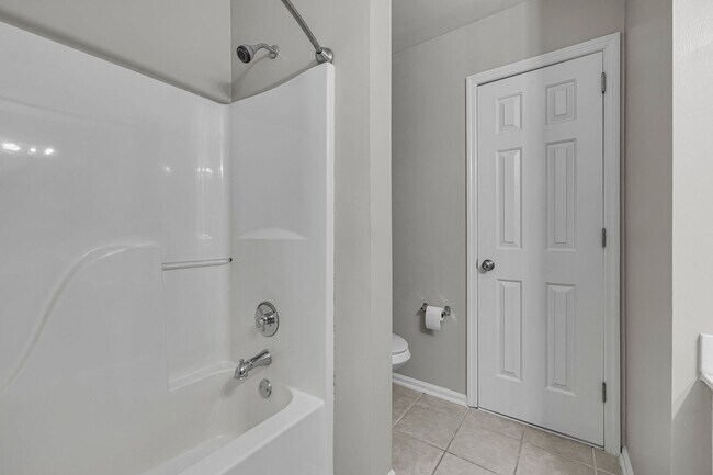 Building Photo - Spotless home in sought after Fieldstone Farms!