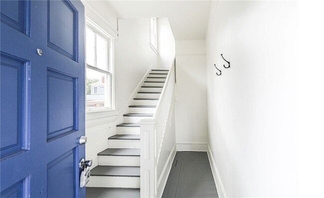 Building Photo - 316 W 40th St