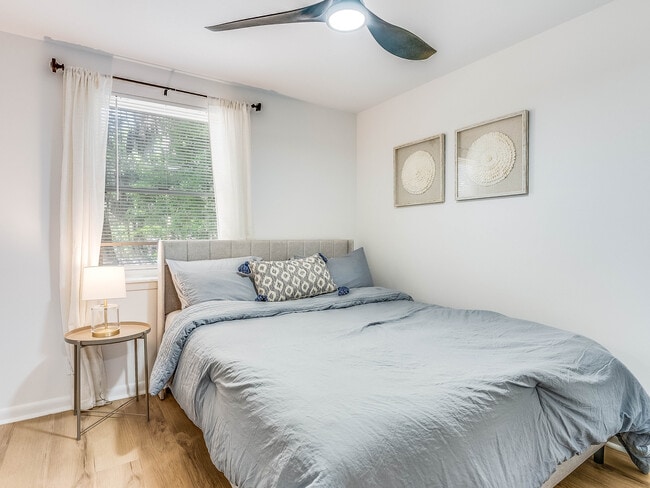 Building Photo - DeLesseps Furnished Apartment