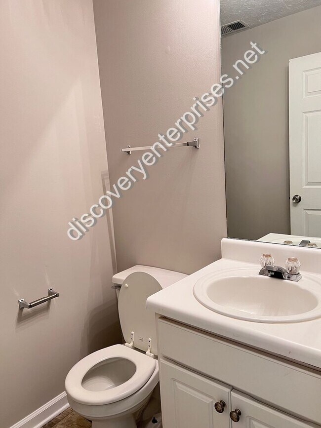 Building Photo - 3/2.5 in College Park! 1st month's rent FREE with 13-month lease!!