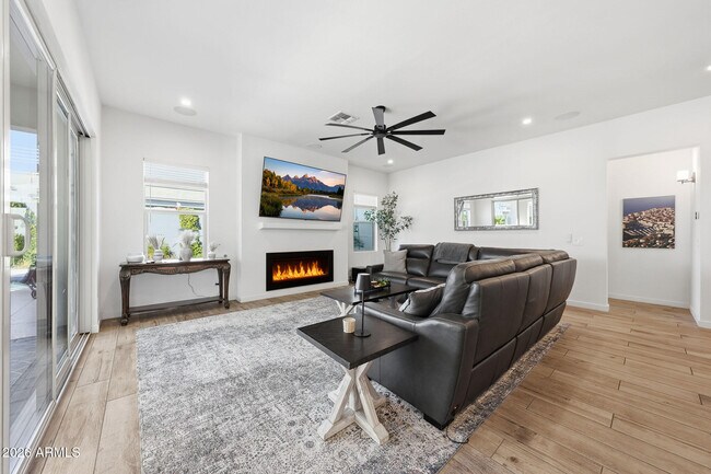 Building Photo - 4416 E Roy Rogers Rd