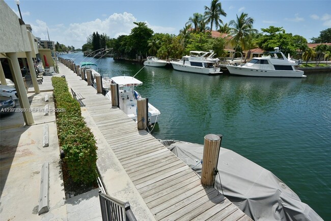 Building Photo - 2500 NE 135th St