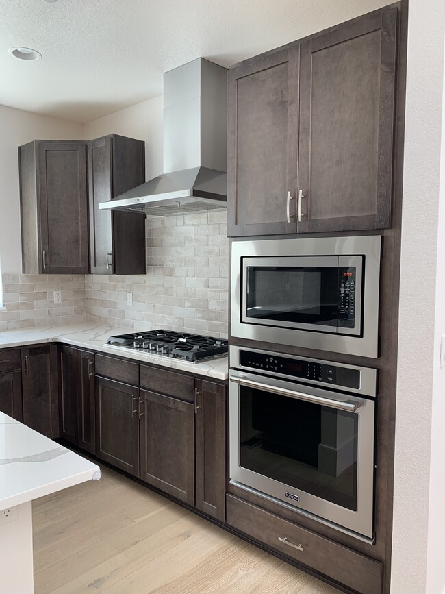 Building Photo - 525 Promenade Dr