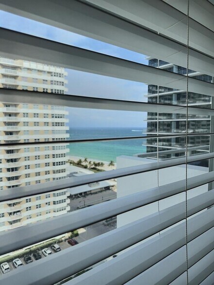 Building Photo - 2030 S Ocean Dr