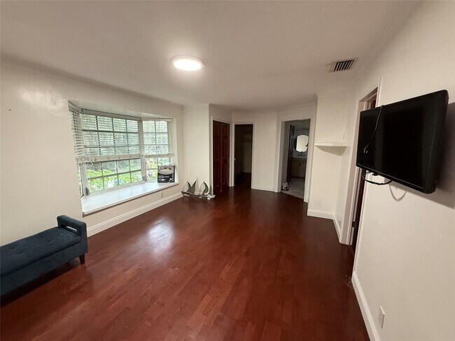 Building Photo - 619 Kensington Pl