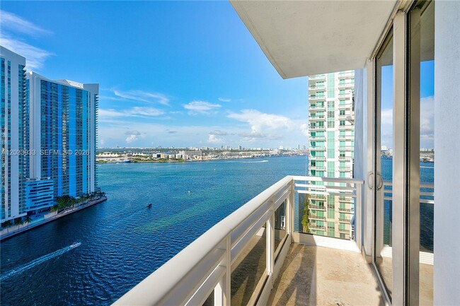 Building Photo - 901 Brickell Key Blvd