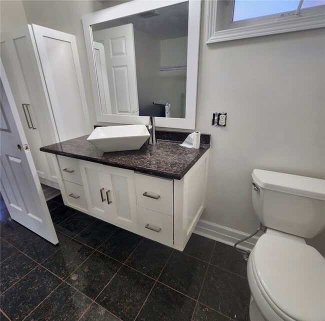 Building Photo - 240 Maywood Dr