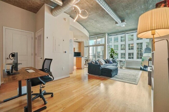 Building Photo - 943 Peachtree St NE