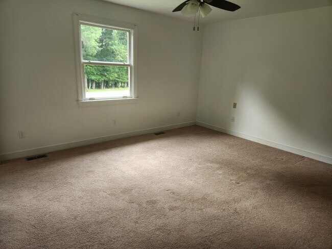 Building Photo - Chesterfield-Winterpock Area- Custom 3 Bed...