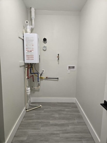 Building Photo - 130 Ellis Ave