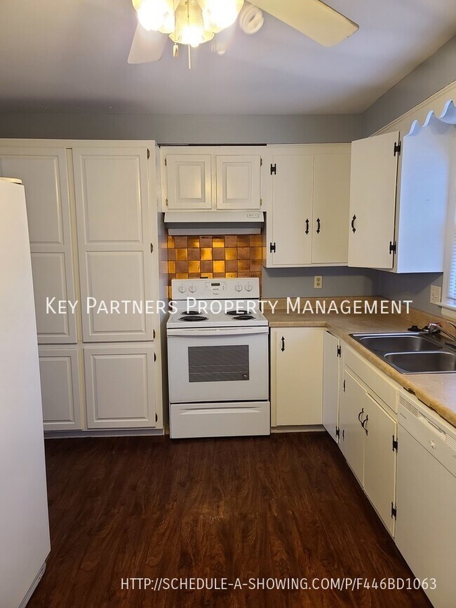 Building Photo - 1309 W 100th Terrace - Short term option!