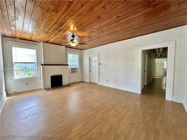 Building Photo - 533 Rose Dr