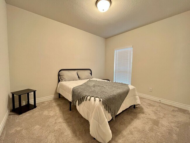 Building Photo - 3 Bedroom/2 Bath Kallison Ranch Subdivision