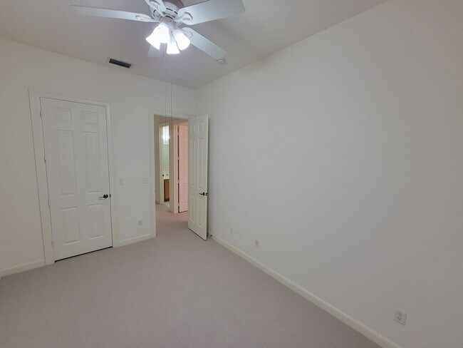 Building Photo - 685 Pacific Grove Dr