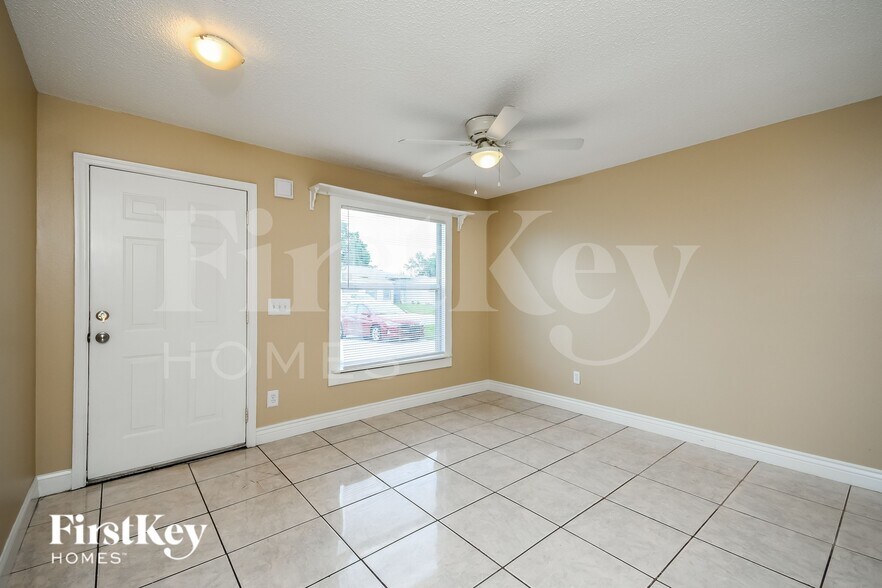 Building Photo - 714 Camel Ct