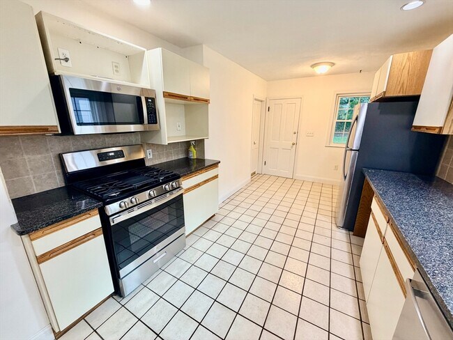 Building Photo - 216 Tremont St