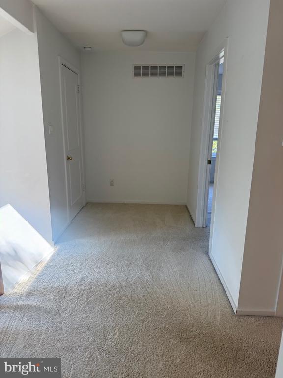 Building Photo - 14 Oak Knoll Dr