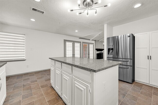 Building Photo - 705 Holly Springs Ct