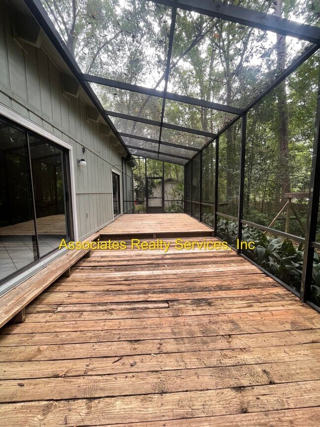 Building Photo - 3/2 North West!- 2 Weeks Free rent with im...