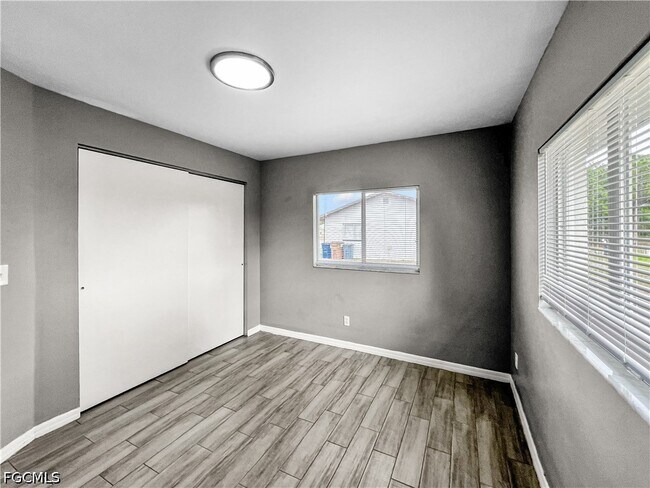 Building Photo - 121 Gordon Ave S