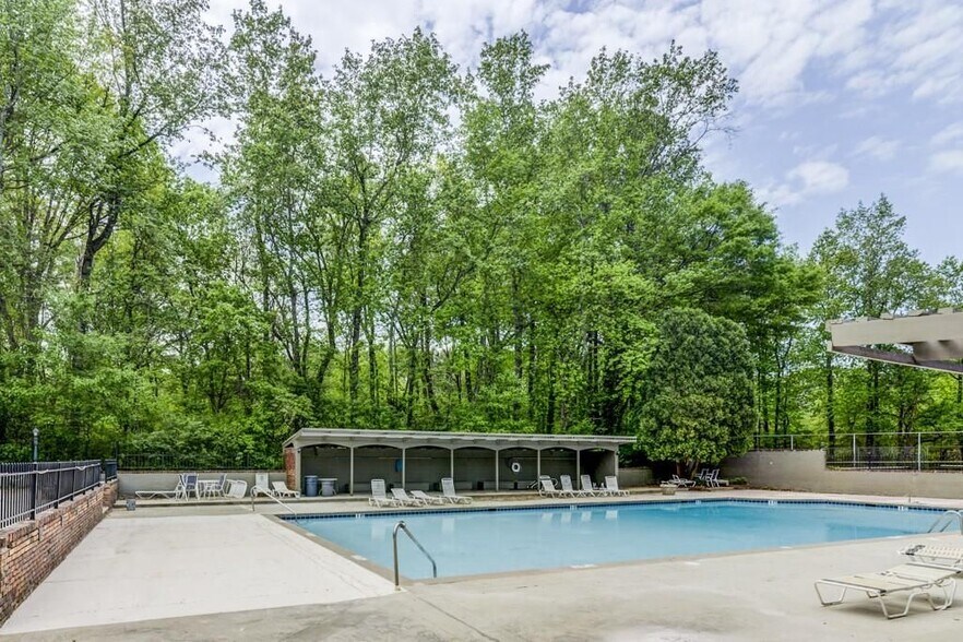 Building Photo - 3101 Colonial Way