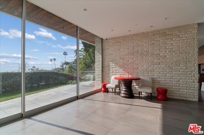 Building Photo - 1232 Sunset Plaza Dr