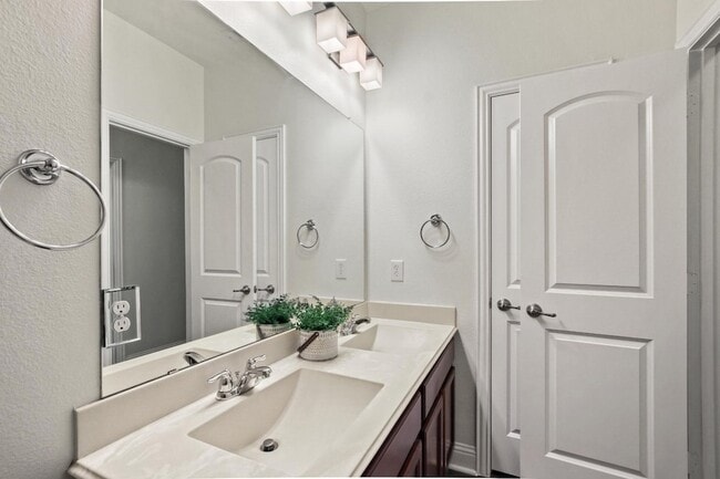 Building Photo - 1509 Waterfall Ln