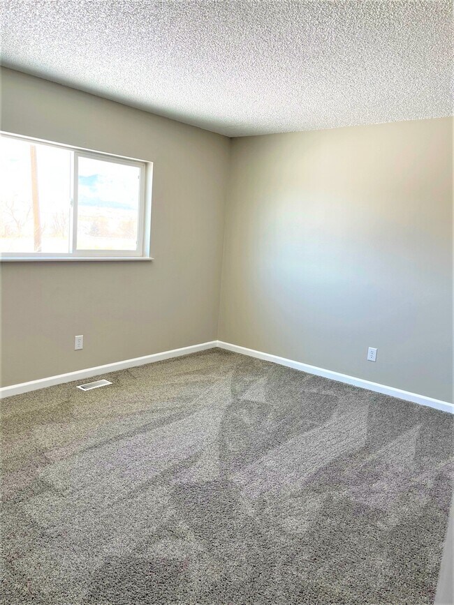 Building Photo - 6653 Provincial Dr