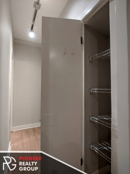 Building Photo - 515 W Belmont Ave