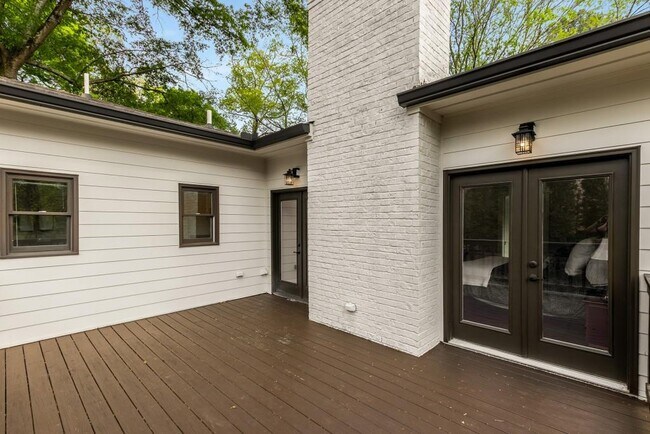 Building Photo - 782 Piedmont Way NE