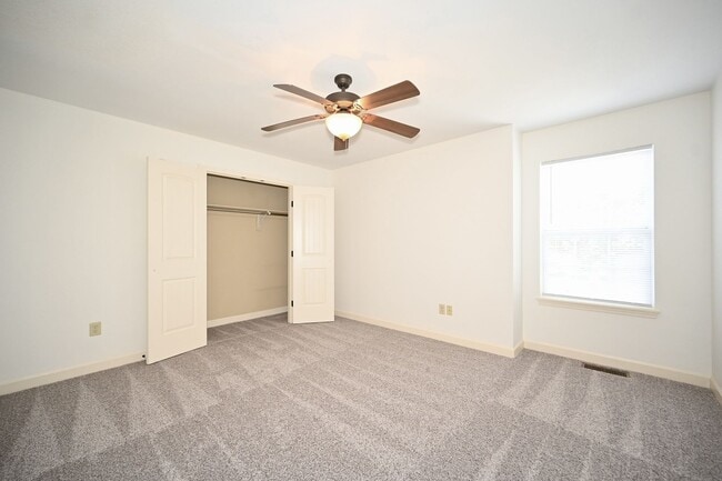 Building Photo - 2 bedroom, 2.5 baths townhouse with 1 car garage in Oak Valley Estates!