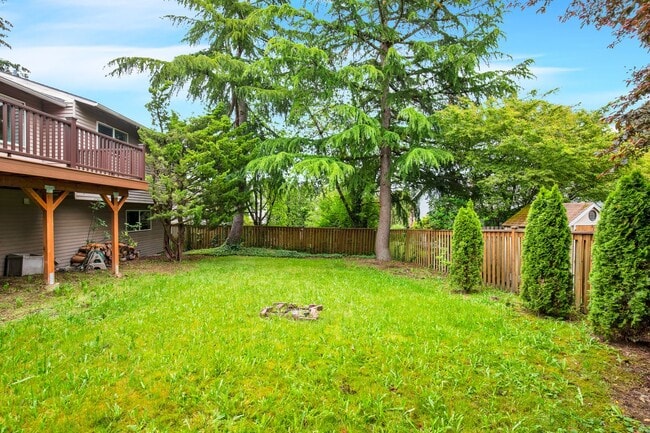 Building Photo - 4 Bedroom 3 Bath Split Level Kirkland
