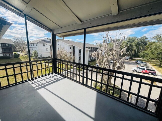 Building Photo - 2/1 Clean apartment