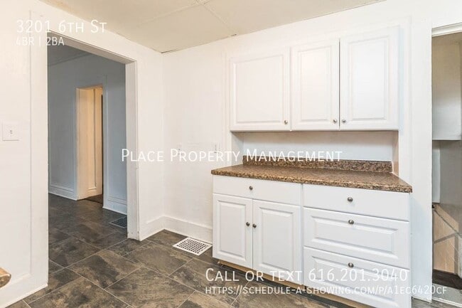 Building Photo - 3201 6th St