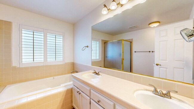 Building Photo - 7971 Oakmont Dr