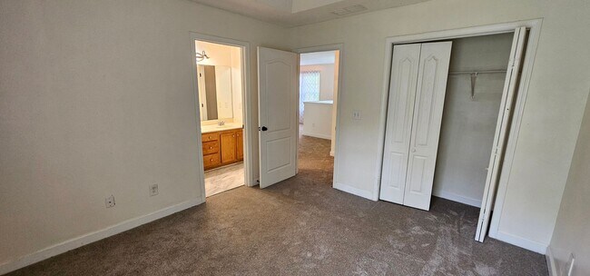 Building Photo - Commanding Curb Appeal, Conveniently Place