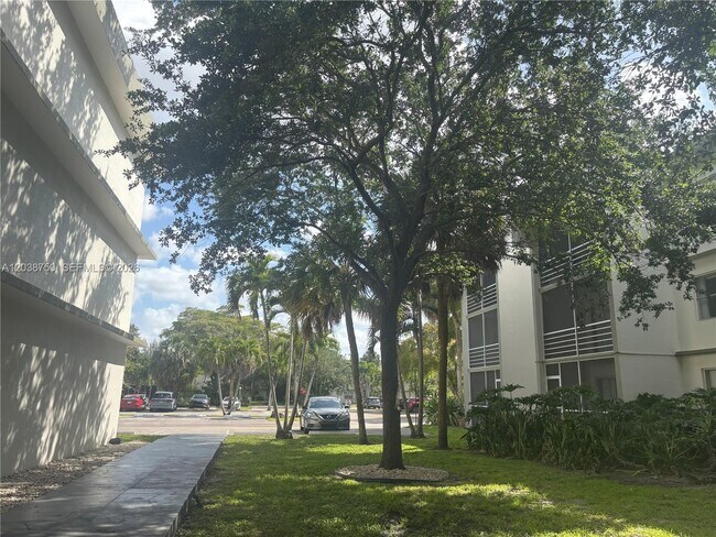 Building Photo - 4235 N University Dr