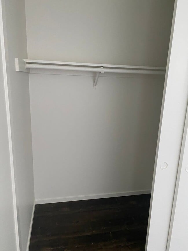 Building Photo - 2 story 2 bed, 1 1/2 bath Monticello Condo