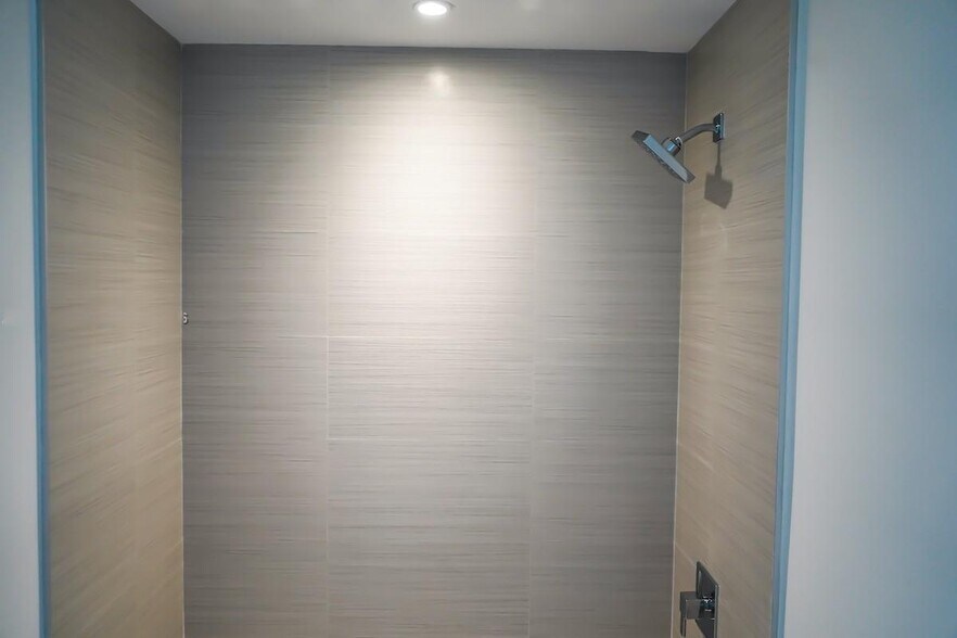 Building Photo - 1010 SW 2nd Ave