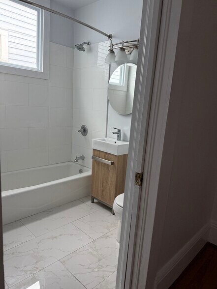 Building Photo - 731 Toledano St