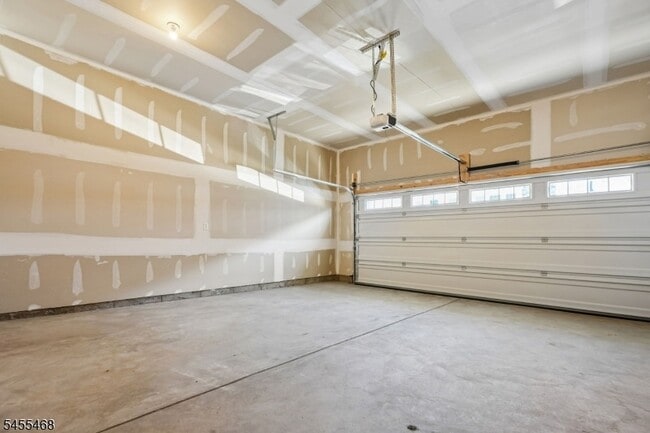 Building Photo - 52 Eastwood Ter