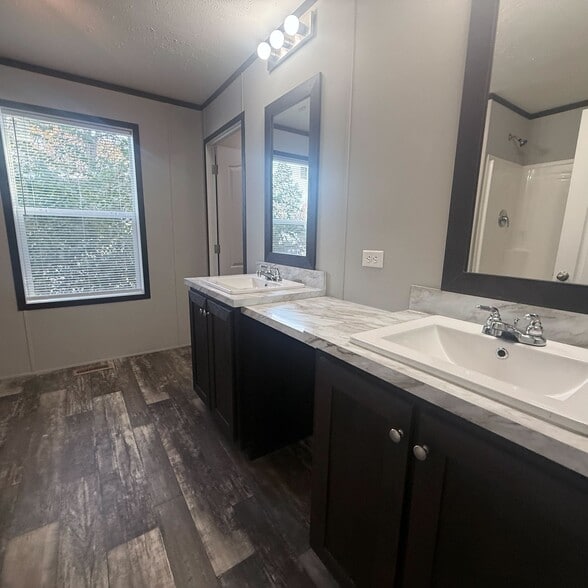 Building Photo - 10610 State Rte 762