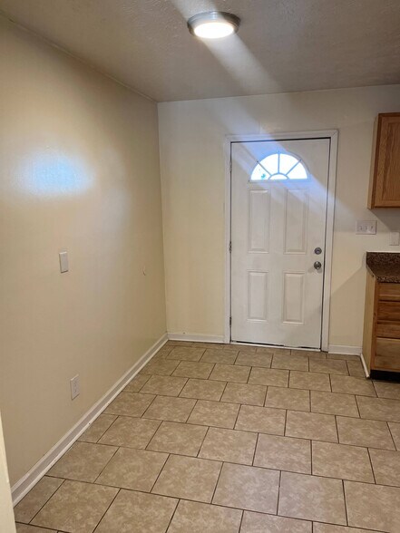 Building Photo - 5735 Aftonshire Dr