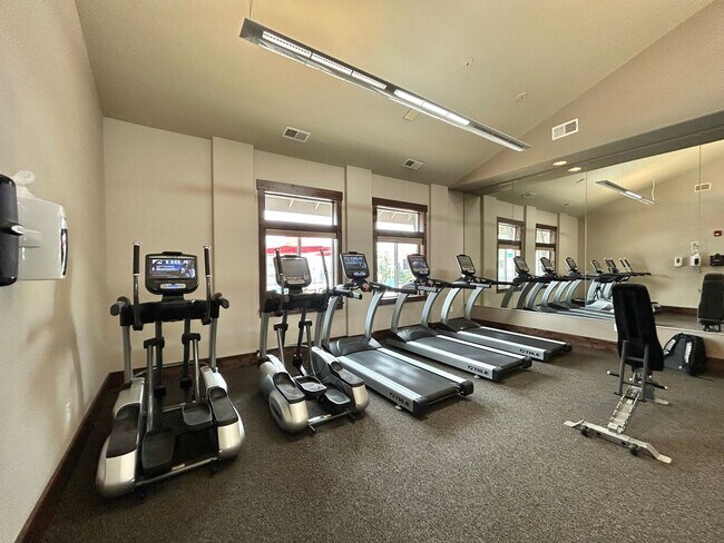 Building Photo - Stunning 2 Bed, 2.5 Bath Craftsman Townhome with Community Amenities!
