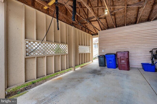 Building Photo - 10247 Redtail Ct