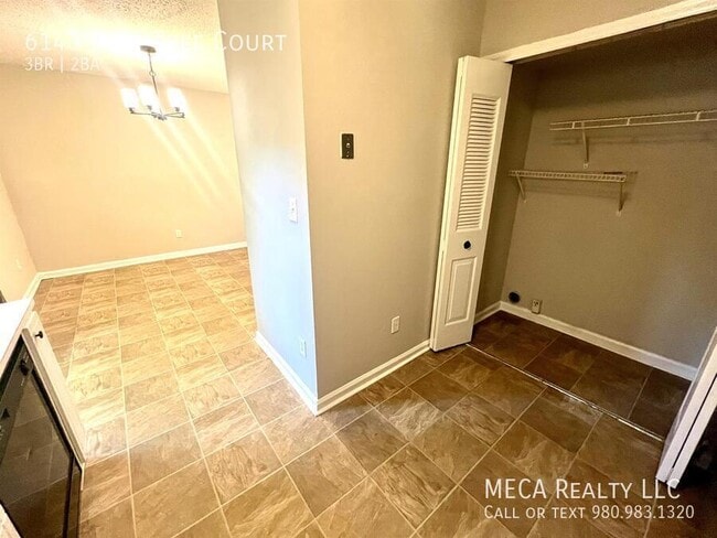 Building Photo - 6143 Bent Tree Ct