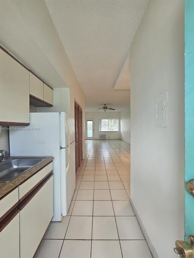 Building Photo - 6494 Collins Ave