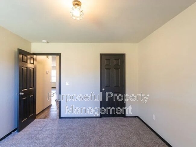 Building Photo - 1425 Sandstone Dr