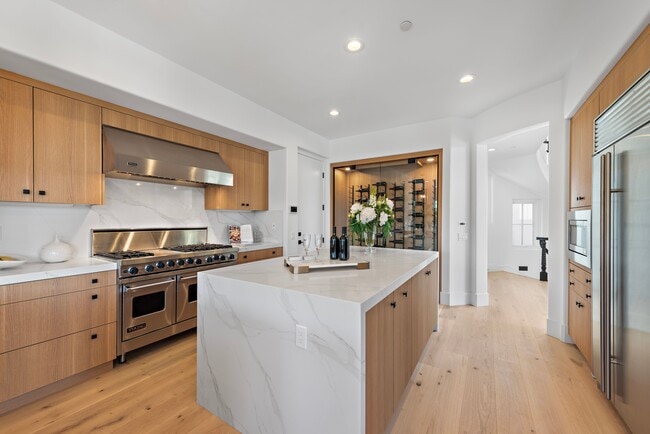 Building Photo - 84 Sidney Bay Dr