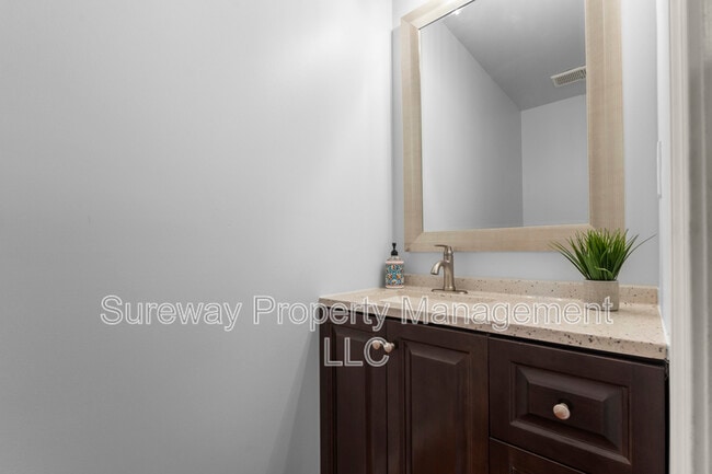 Building Photo - 2028 Greenes Way Cir